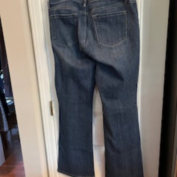 Loft Jeans size 12.  The fit is = Curvy Bootcut - Picture 3 of 4